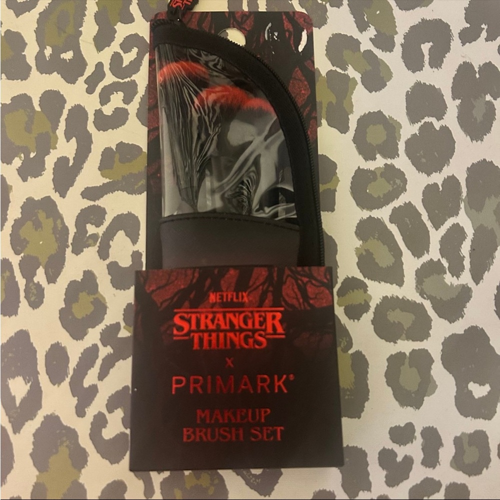 Stranger Things X Primark 3 Pc Make Up Brush Set Limited edition - Picture 6 of 11